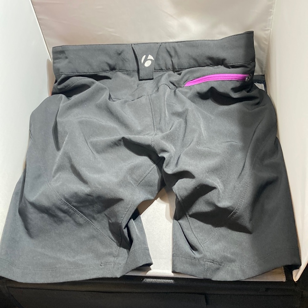 Bontrager women’s riding shorts size small 9-664